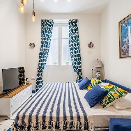 Studio Travel 24M2, 120M Vieux-Port ,Clim , Wifi ,Acces Autonome Avec Code Marseille Eksteriør bilde